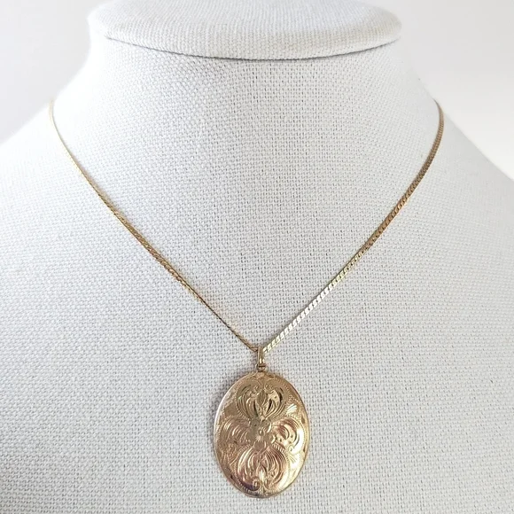 ON HOLD Vintage 14k Yellow Gold Oval Hand Engraved Locket Box Chain Necklace - Picture 3 of 11